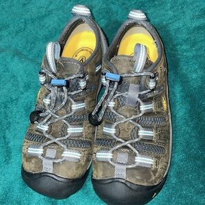 Keen hiking shoes